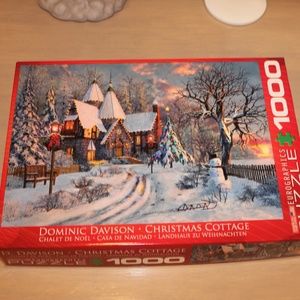 Christmas Cottage 1000 piece jigsaw puzzle with  Black Felt Mat